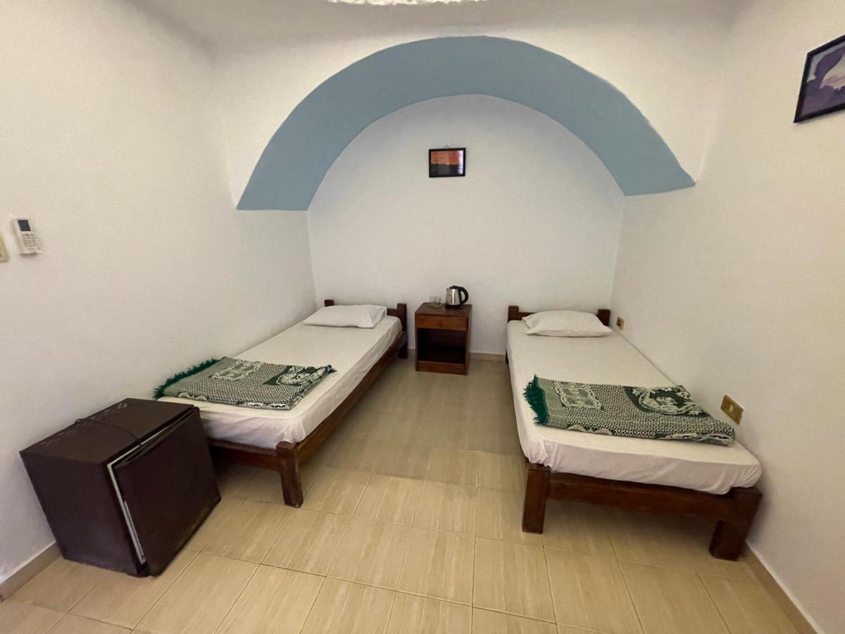 Dolphin Camp Hotel Дахаб Екстериор снимка
