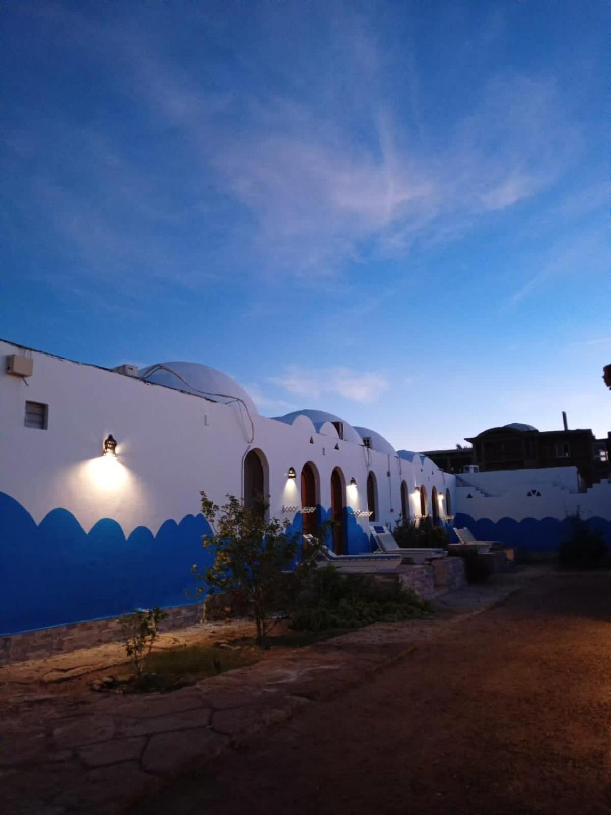 Dolphin Camp Hotel Дахаб Екстериор снимка