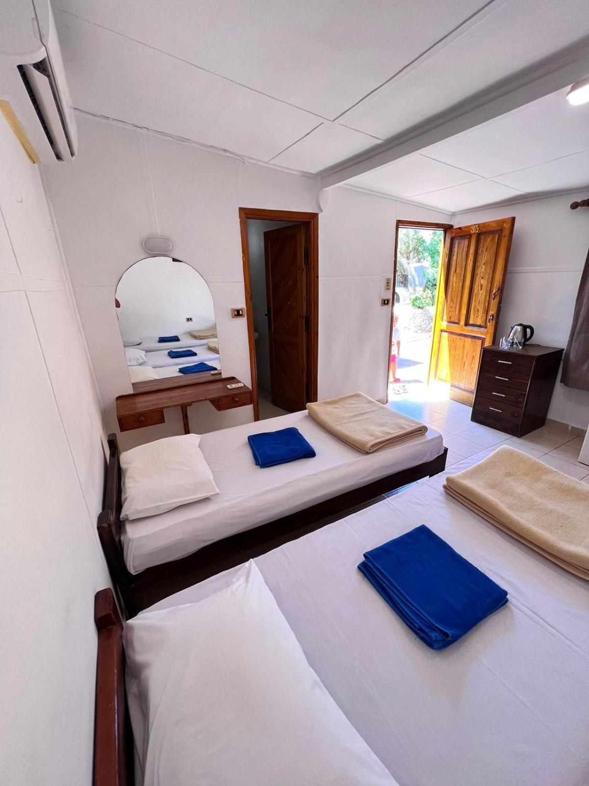 Dolphin Camp Hotel Дахаб Екстериор снимка